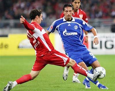 在他缺席期 在他缺席期